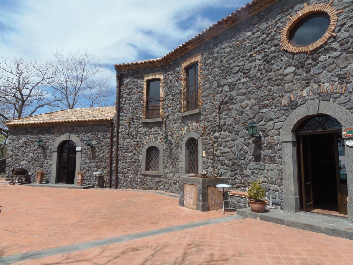 Le Cisterne Dell'Etna Hotel Calcerana-Marina Buitenkant foto