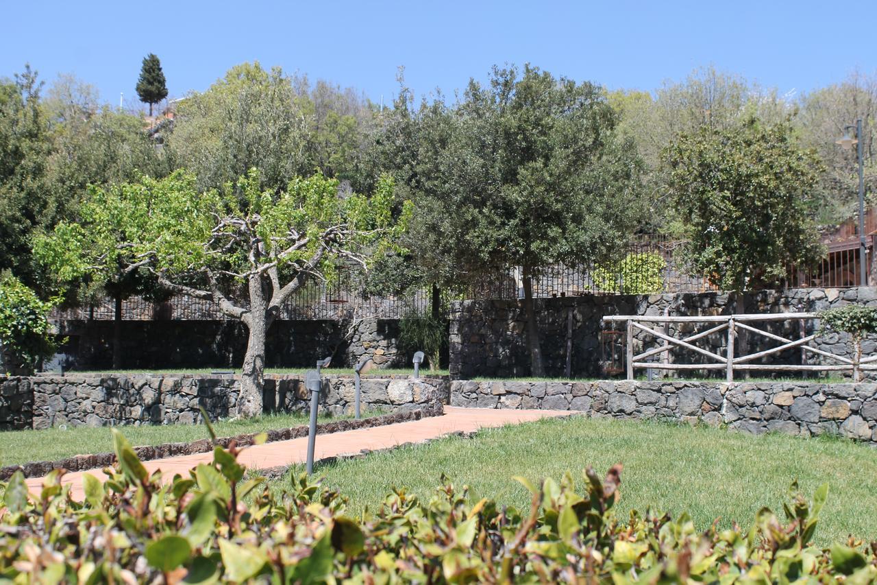 Le Cisterne Dell'Etna Hotel Calcerana-Marina Buitenkant foto