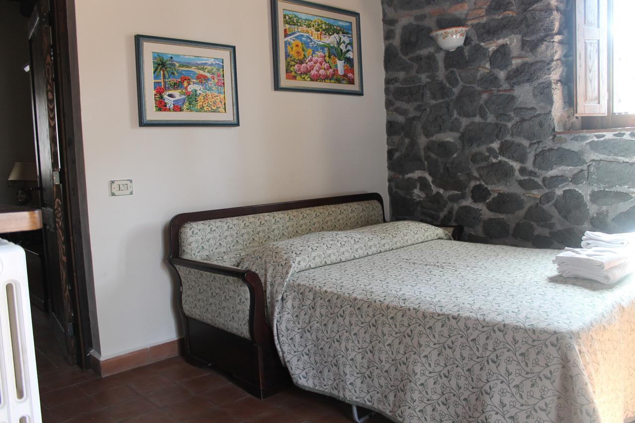 Le Cisterne Dell'Etna Hotel Calcerana-Marina Buitenkant foto