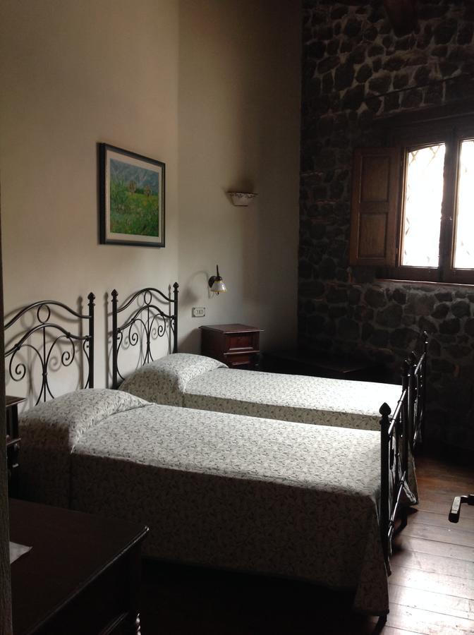 Le Cisterne Dell'Etna Hotel Calcerana-Marina Buitenkant foto